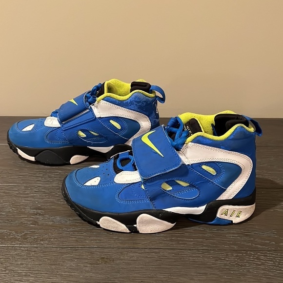 Nike Diamond Turf II boys tennis shoes, EUC, size 4 - Picture 2 of 8